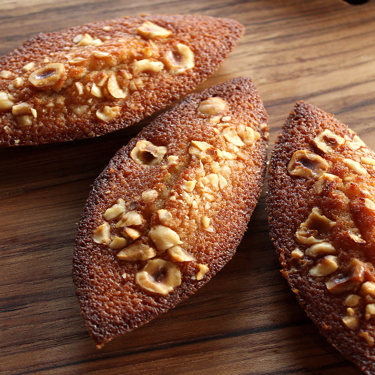 商品紹介】フィナンシェ ヘーゼルナッツ – DRYADESチョコレート